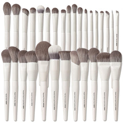 Brochas profesionales VYNESTRA para maquillaje completo, aplicación suave y sin rayas
