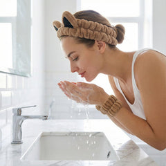 Banda para la cabeza con orejas de gato de Waliah en khaki, estilo tierno para cuidado facial.