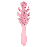Wet Brush Go Green rosa con cerdas IntelliFlex desenreda sin tirones.