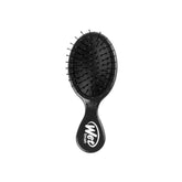 Cepillo Wet Brush Mini Detangler con puntas flexibles para deslizamiento suave.