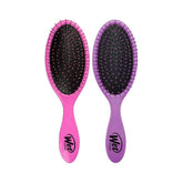 Wet Brush Cepillo Desenredante Original en empaque rosa y morado, ideal para cabello suave.