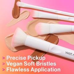 Brocha con absorción mínima para fórmulas crema, polvo o gel.