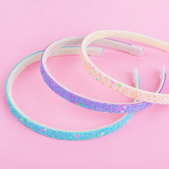 Detalle elástico que se estira sin apretar en la diadema WLLHYF glitter.