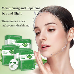 Ingredientes de la mascarilla: aloe vera, té verde, ácido hialurónico y urea para cuidado suave.