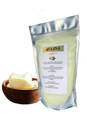 Textura cremosa de la manteca de cacao cruda Yajna para rostro y cuerpo.