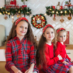Diadema navideña YARIEW en rojo y verde para celebraciones.