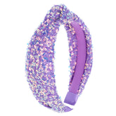 Diadema YARIEW con nudo y lentejuelas púrpuras en primer plano, opción elegante.