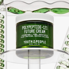 Youth To The People 121-Polypeptide Future Cream muestra textura cushiony y rápida absorción.