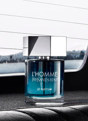 caja elegante L'Homme Le Parfum EDP que sugiere regalo sofisticado.