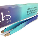 Pinzas Zizzili Basics en degradado agua con punta inclinada para cejas precisas.