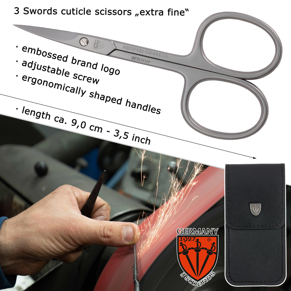 Etui inclus pour transporter 3 Swords Germany en toute sécurité.