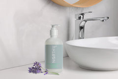 Shampoo 39° North botella-eucalipto-lavanda, limpieza suave que deja el cabello ligero.