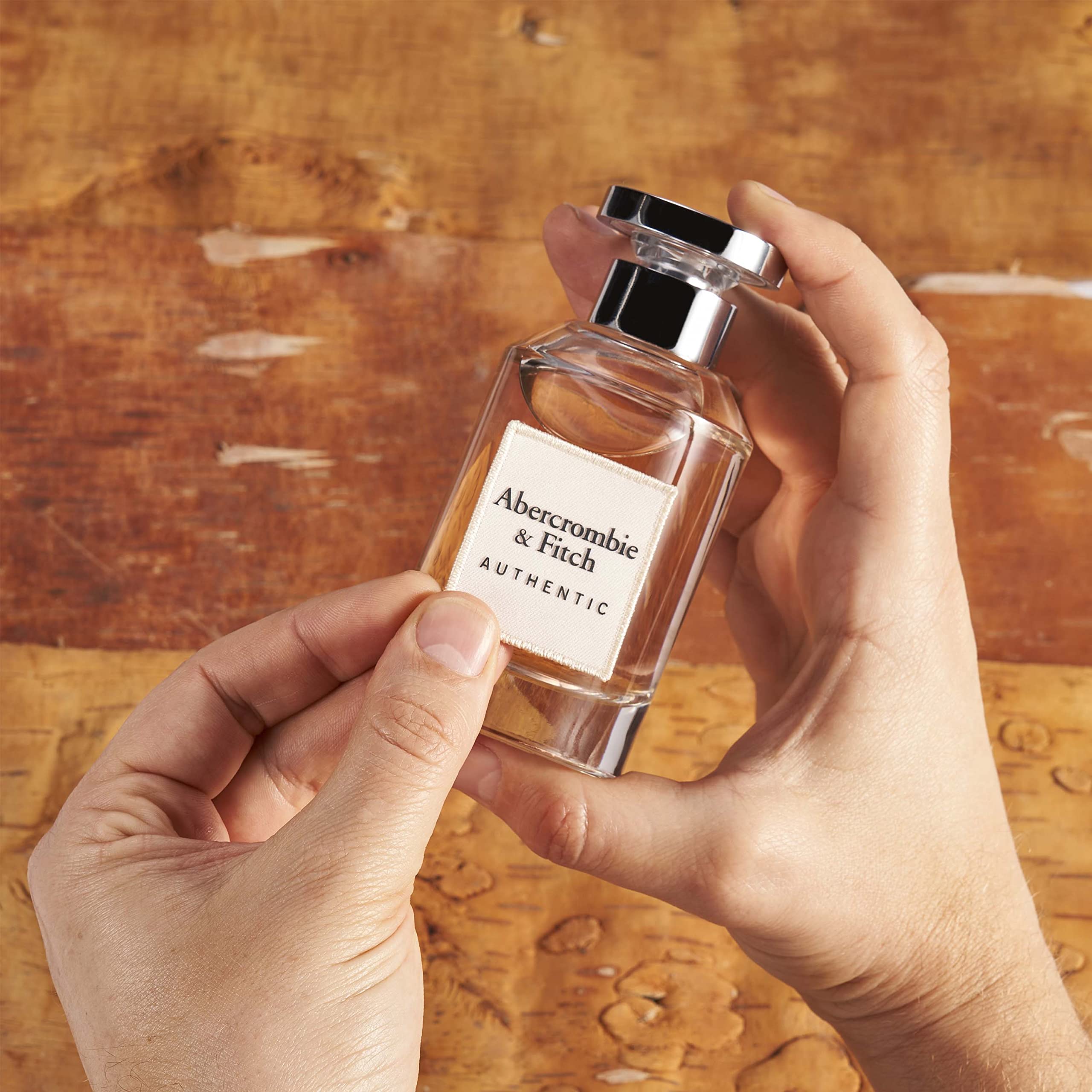 Abercrombie & Fitch Authentic Mujeres, empaque sofisticado apto para regalo