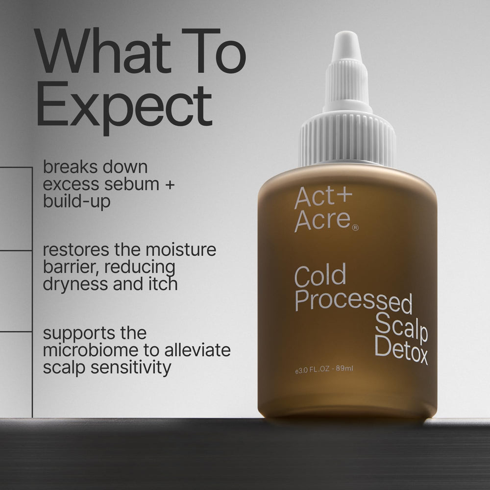 Aplicación suave del aceite ACT+ ACRE detox en el cuero cabelludo