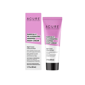 Crema de noche batida de Acure con textura ligera se aplica para una piel suave al despertar.