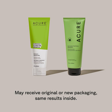 Envase sin sulfatos de Acure Curiously Clarifying Shampoo purifica suavemente.