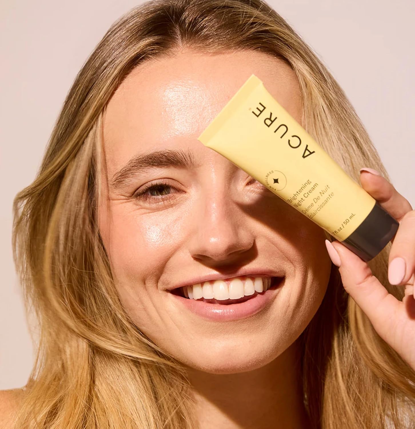 Acure dos unidades del set iluminador, ideal para rutinas diarias.