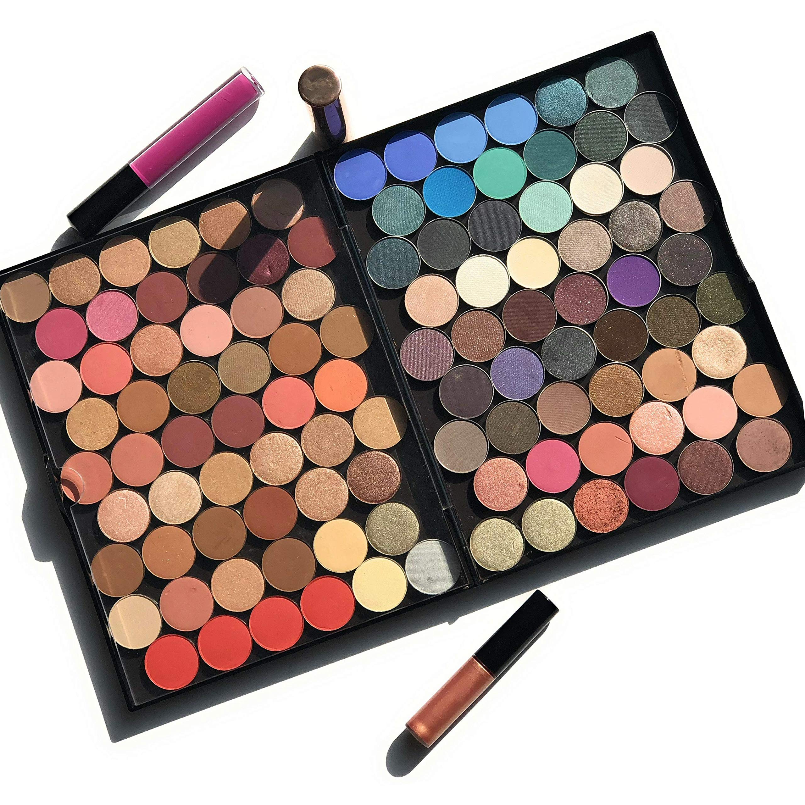 Adept Cosmetics: medidas 9x7x1 pulgadas para almacenamiento compacto.
