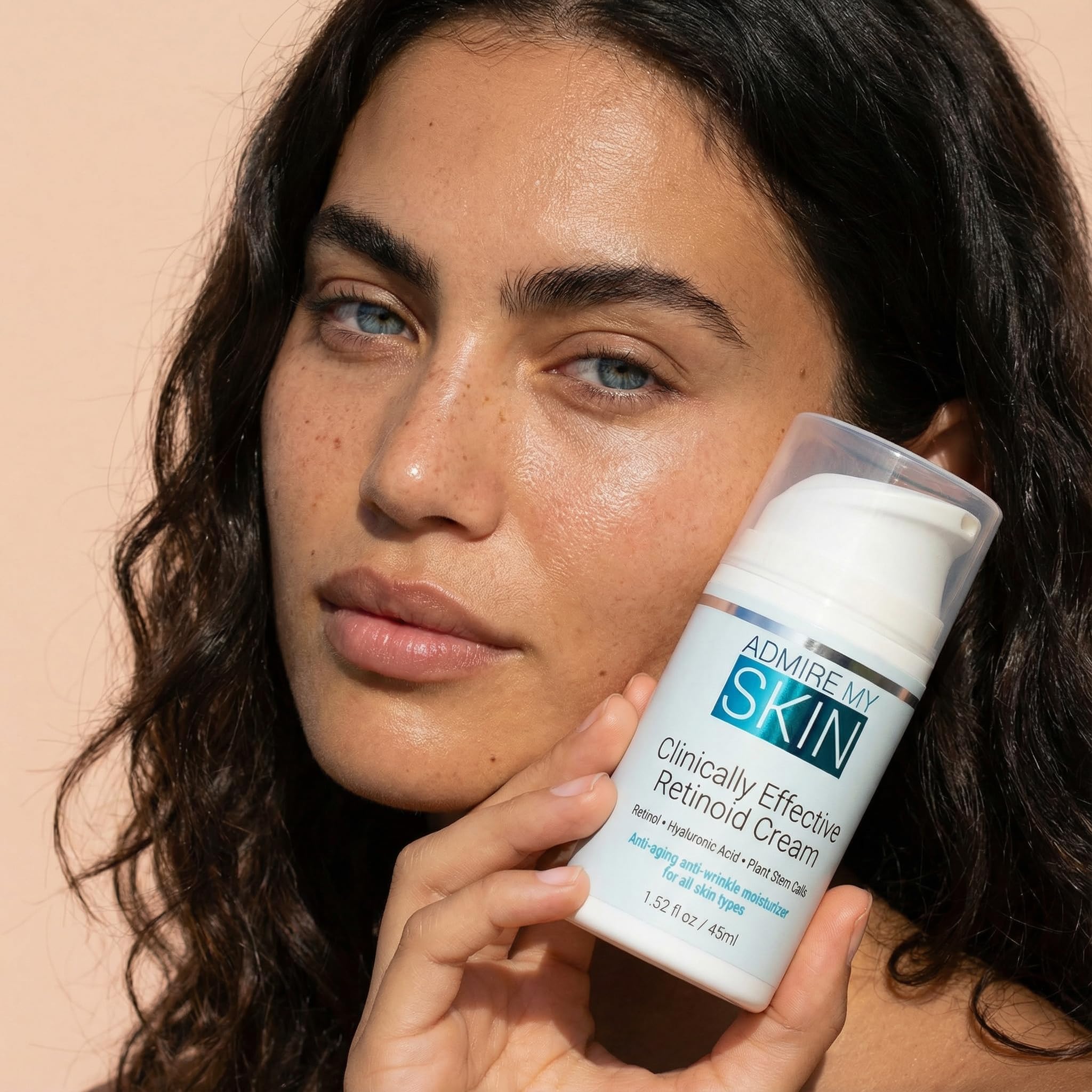Piel suave al despertar gracias a Admire My Skin Potent Retinoid Cream.