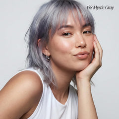 Adore: aplicación en casa suave y uniforme para cabello gris.