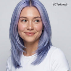 Adore aplicación de tinte peri-winkle para acabado uniforme en todo el cabello