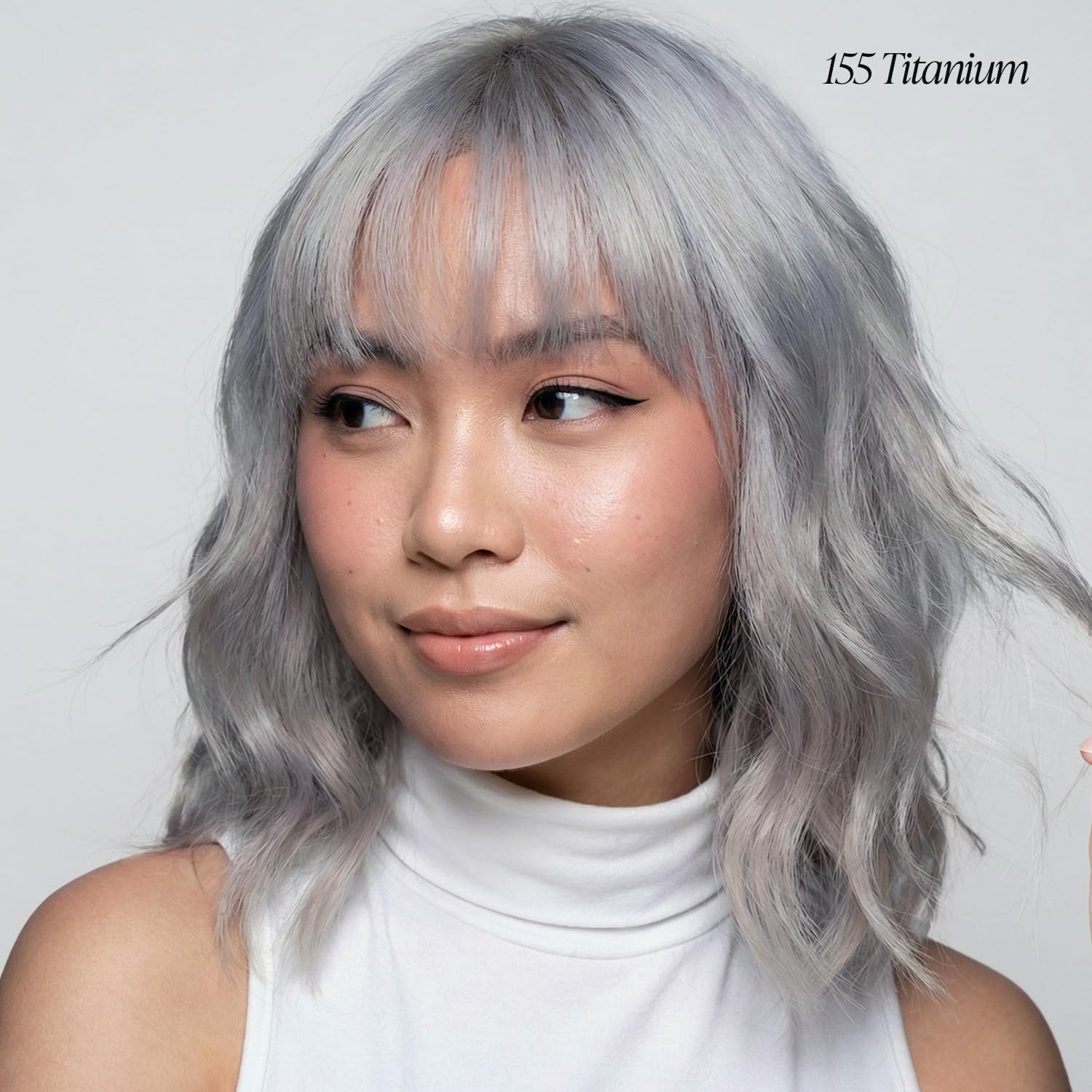 Adore Titanio 155 cubre gris con color duradero para cabello.