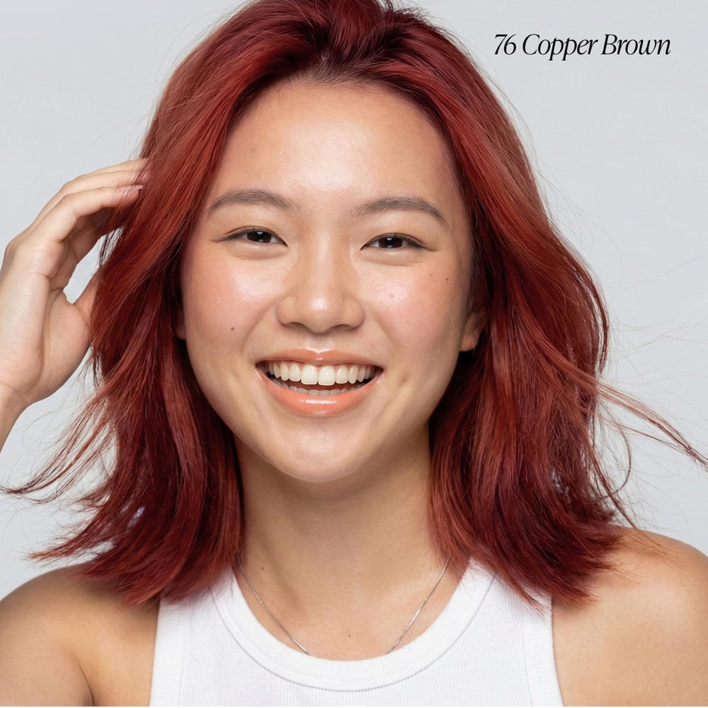 Aplicación de Adore cobre marrón para cabello suave y uniforme