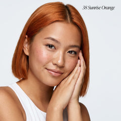 Adore Sunrise Orange: aplicación fácil en todo tipo de cabello para un acabado suave.
