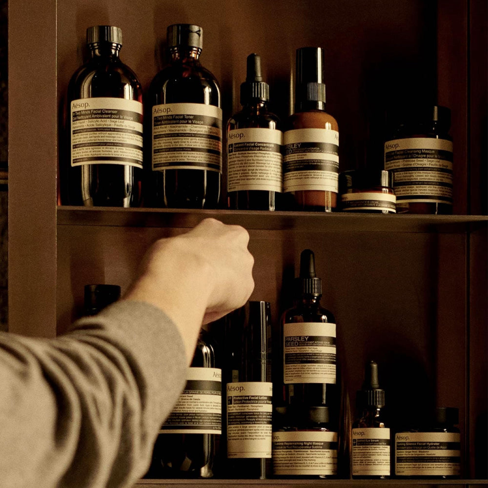 Aesop Amazing Face Cleanser, ingredientes-ylang-ylang-lavanda: notas florales calmantes y piel revitalizada