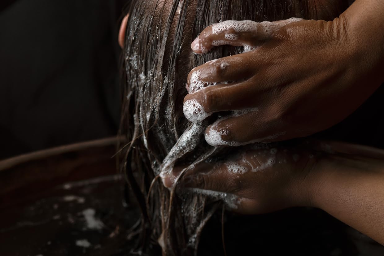 Champú Aesop, Cedro Atlas, aporta estructura y brillo al cabello.
