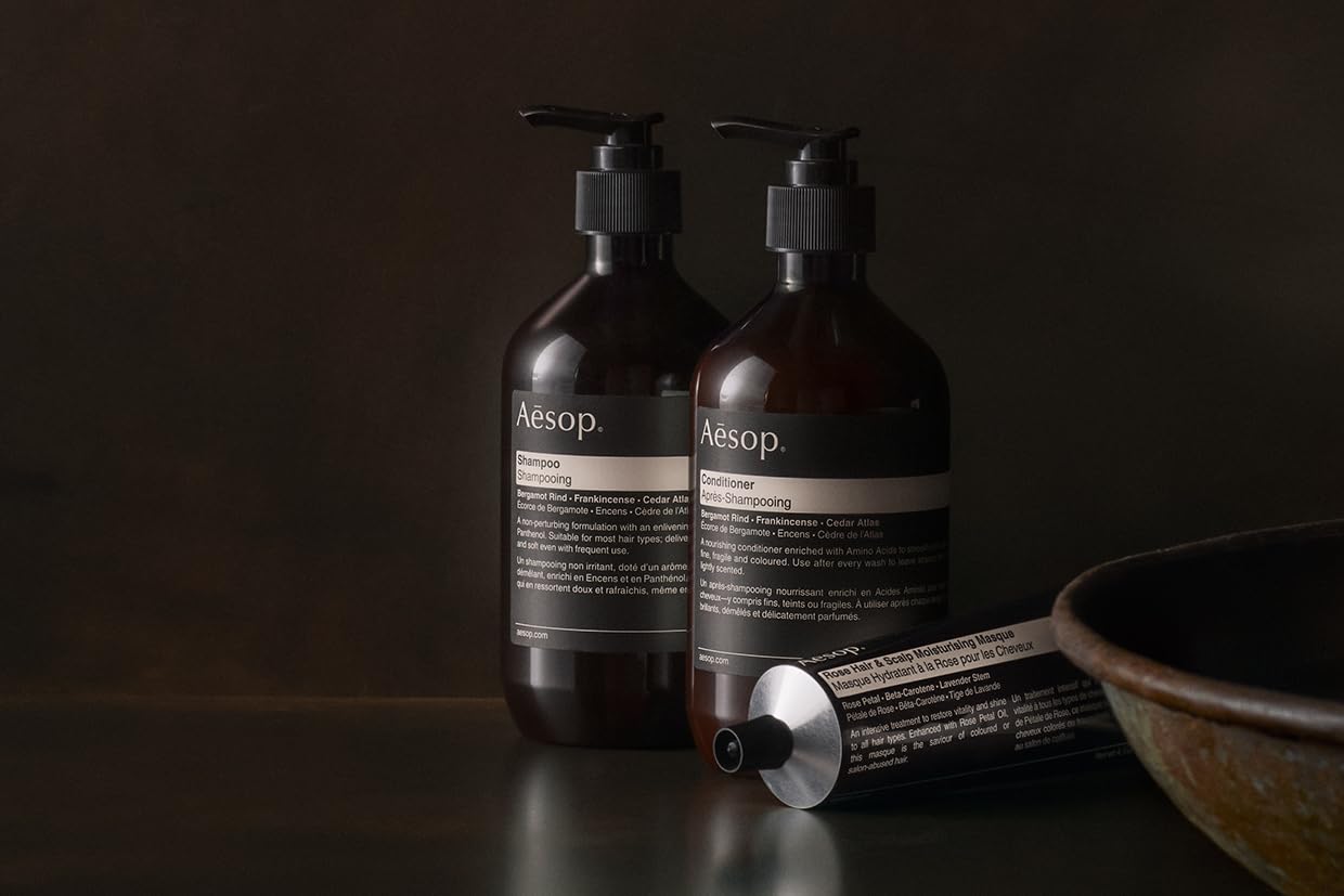 Champú Aesop, con incienso, aroma relajante y limpieza suave.
