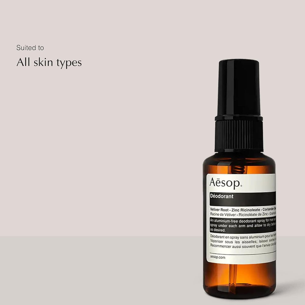 Aesop Desodorante Spray con vetiver ofrece un aroma amaderado discernible.