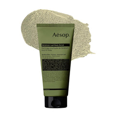 Aesop exfoliante corporal con hojas de geranio para piel limpia y suave.