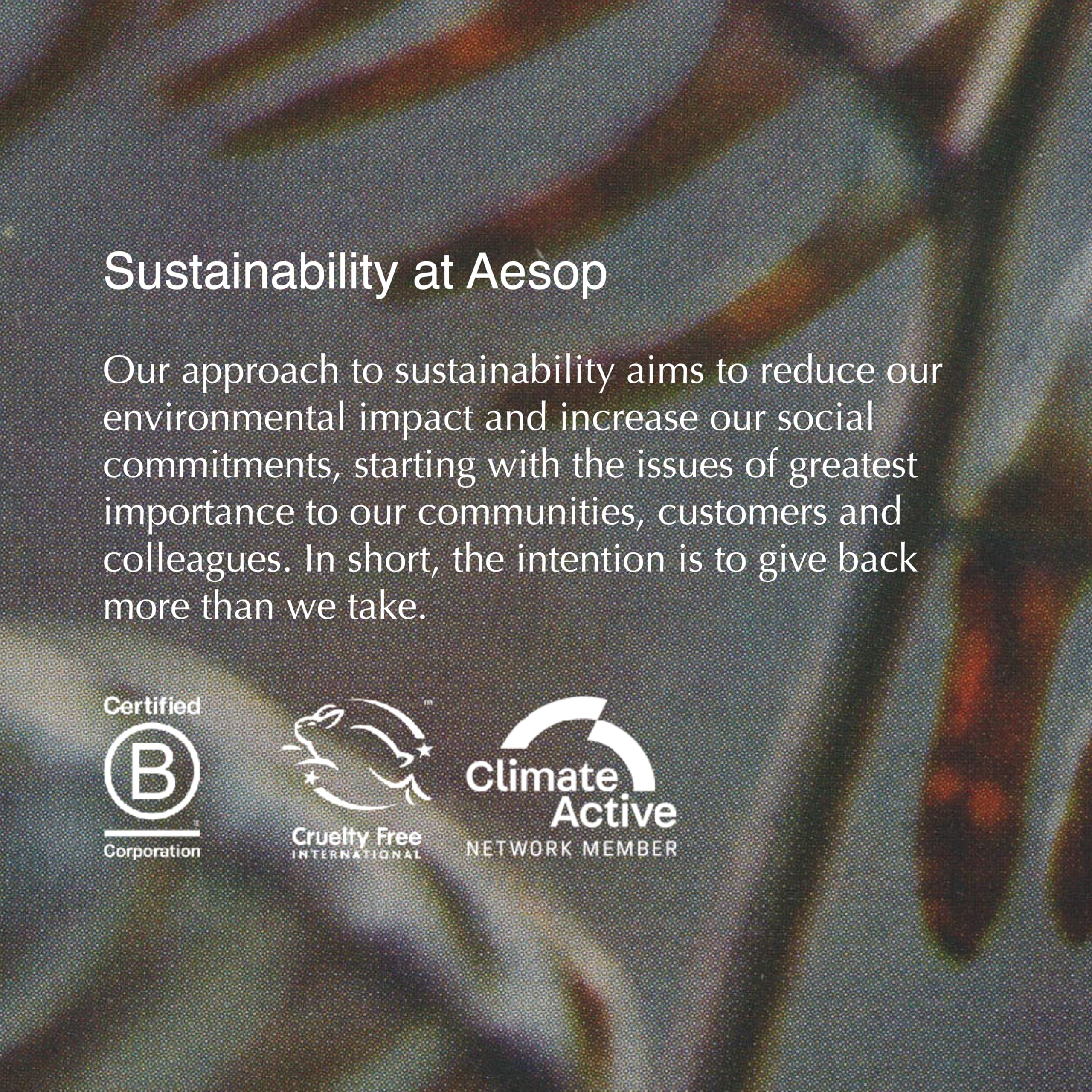 Aesop Ingredientes: frasco con ingredientes refinados para cuidado capilar.