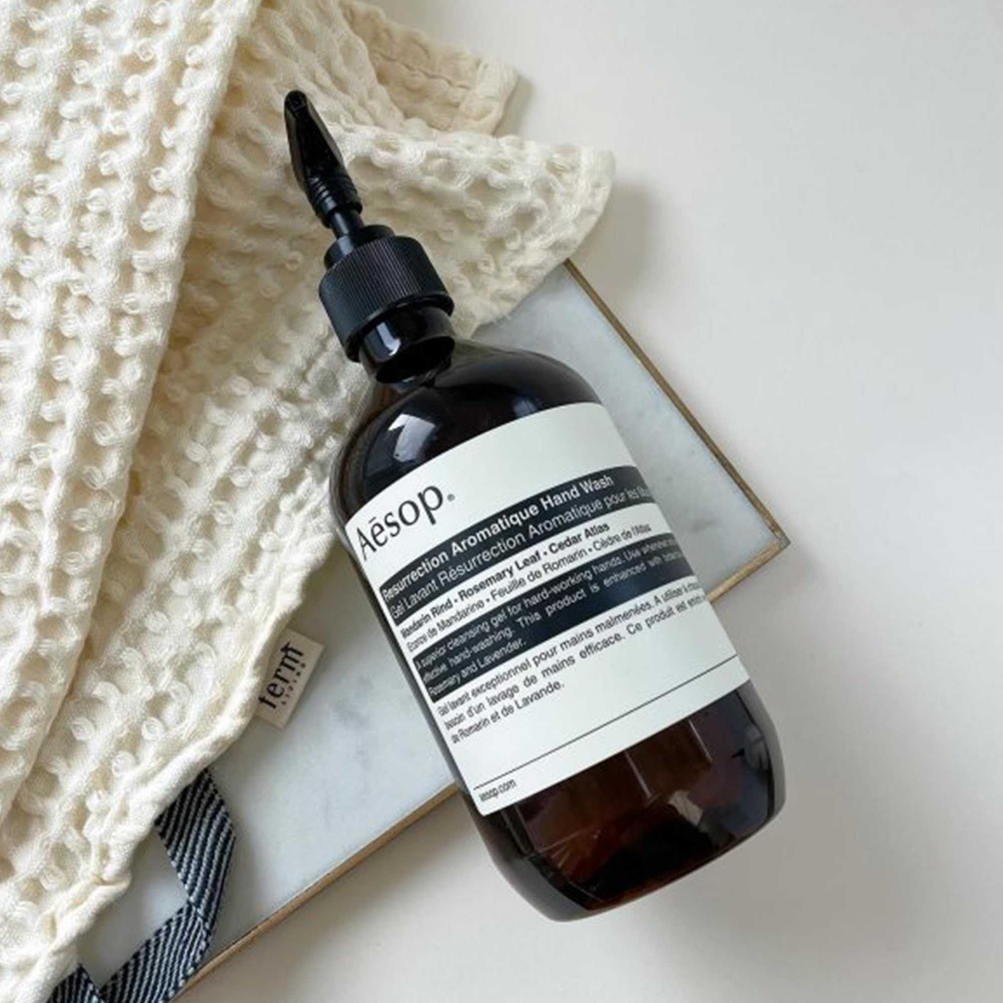 Aesop Resurrección Aromática, cedro del Atlas como ingrediente clave