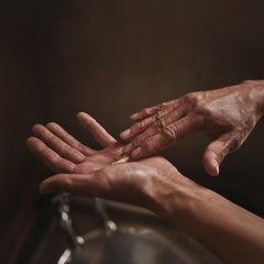Aesop Rejuvenate Intensive Body Balm aroma cítrico-vanilla para bienestar sensorial.