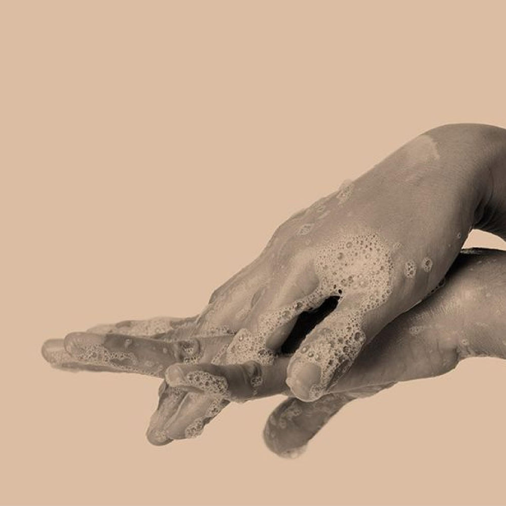Aesop Resurrection Mains – Formule vegan et sans parabène pour une routine sûre.
