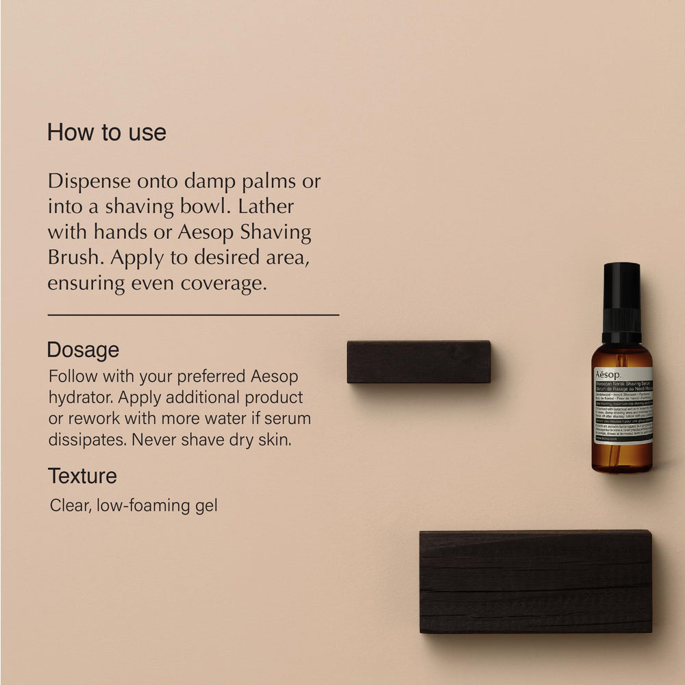 Sérum de rasage Aesop Neroli Marocain, pratique à verser sur les mains pour rasage.