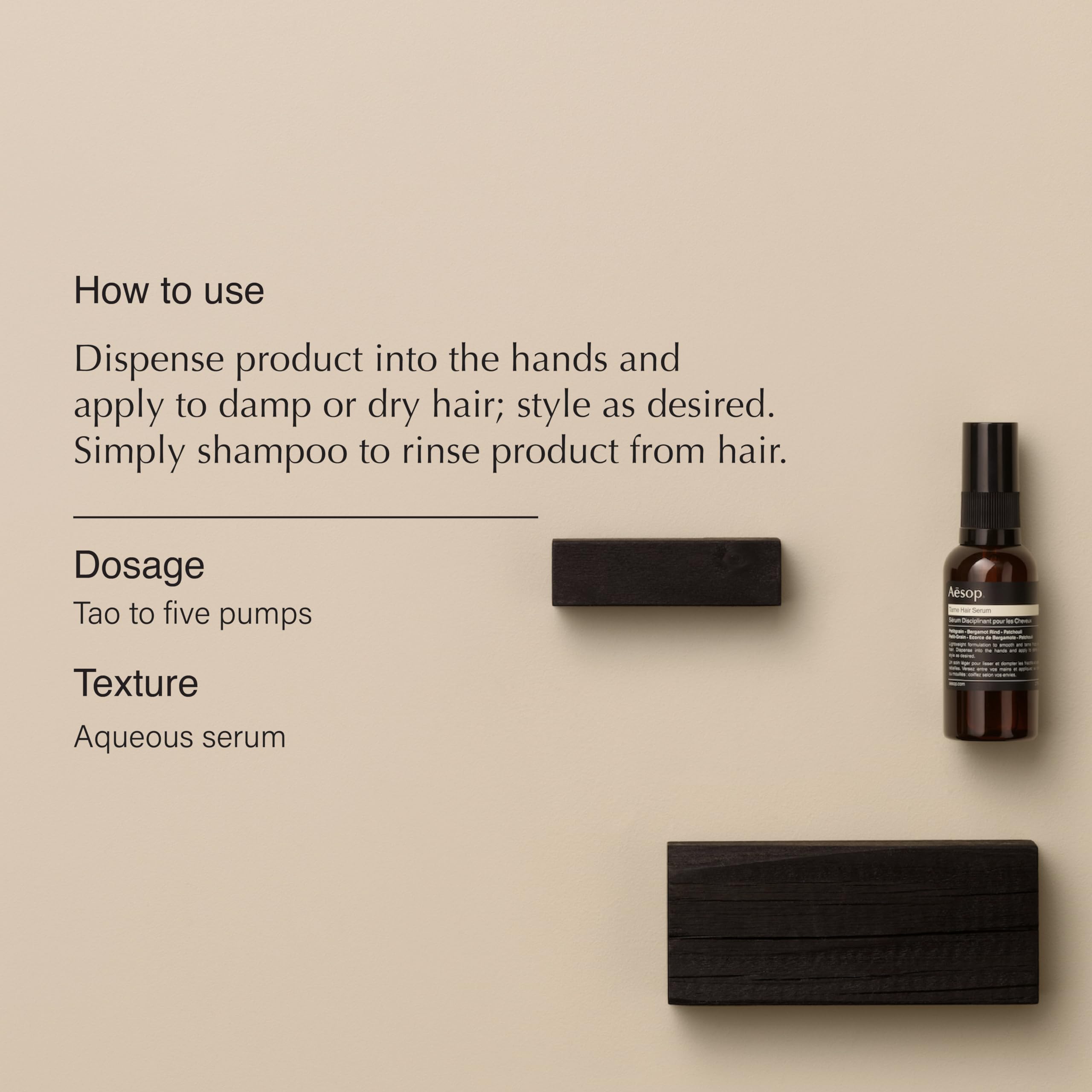 Aplicación en manos para distribuir el Aesop Tame Suero en cabello húmedo o seco