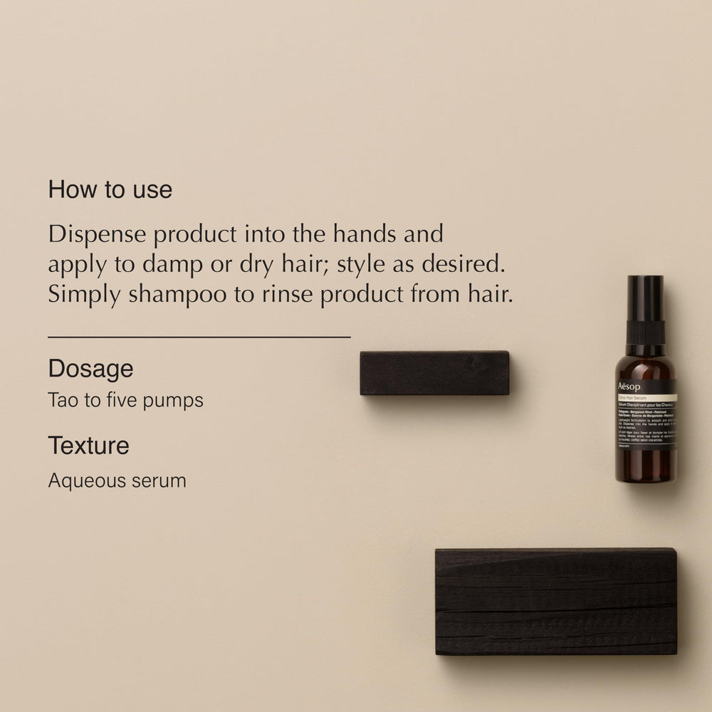 Aplicación en manos para distribuir el Aesop Tame Suero en cabello húmedo o seco