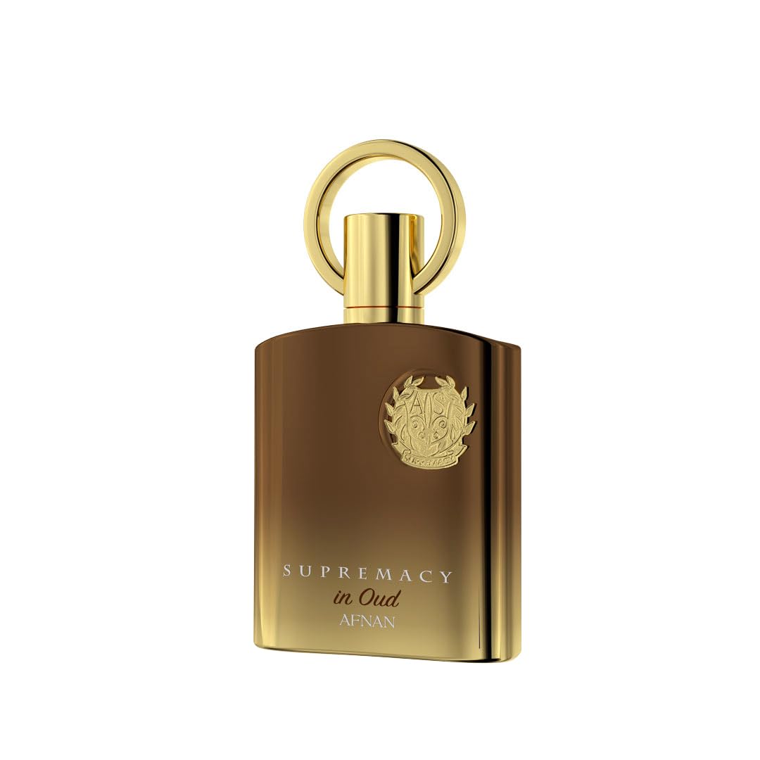 Afnan Supremacy in Oud atomizador en acción facilita aplicación suave.