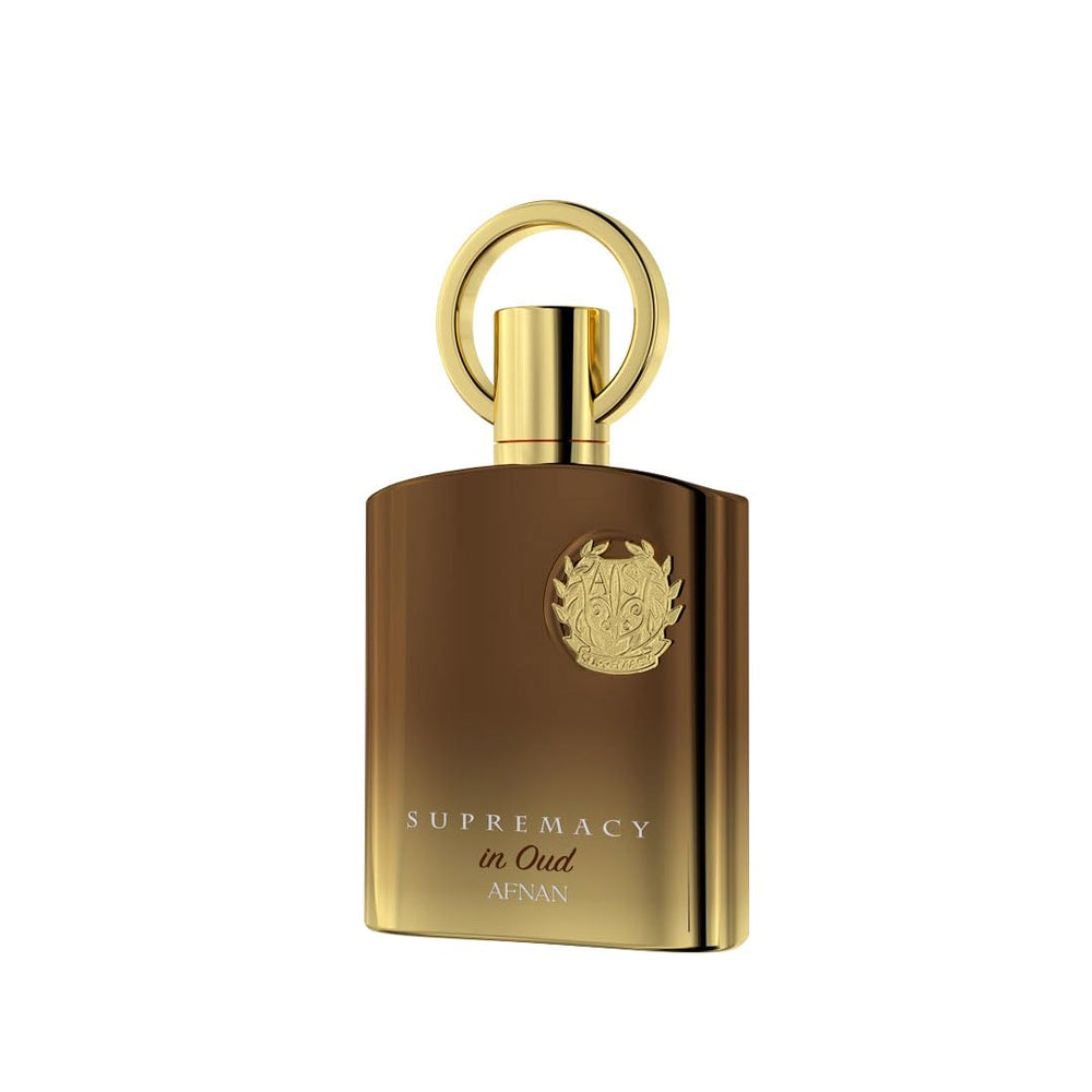 Afnan Supremacy in Oud atomizador en acción facilita aplicación suave.
