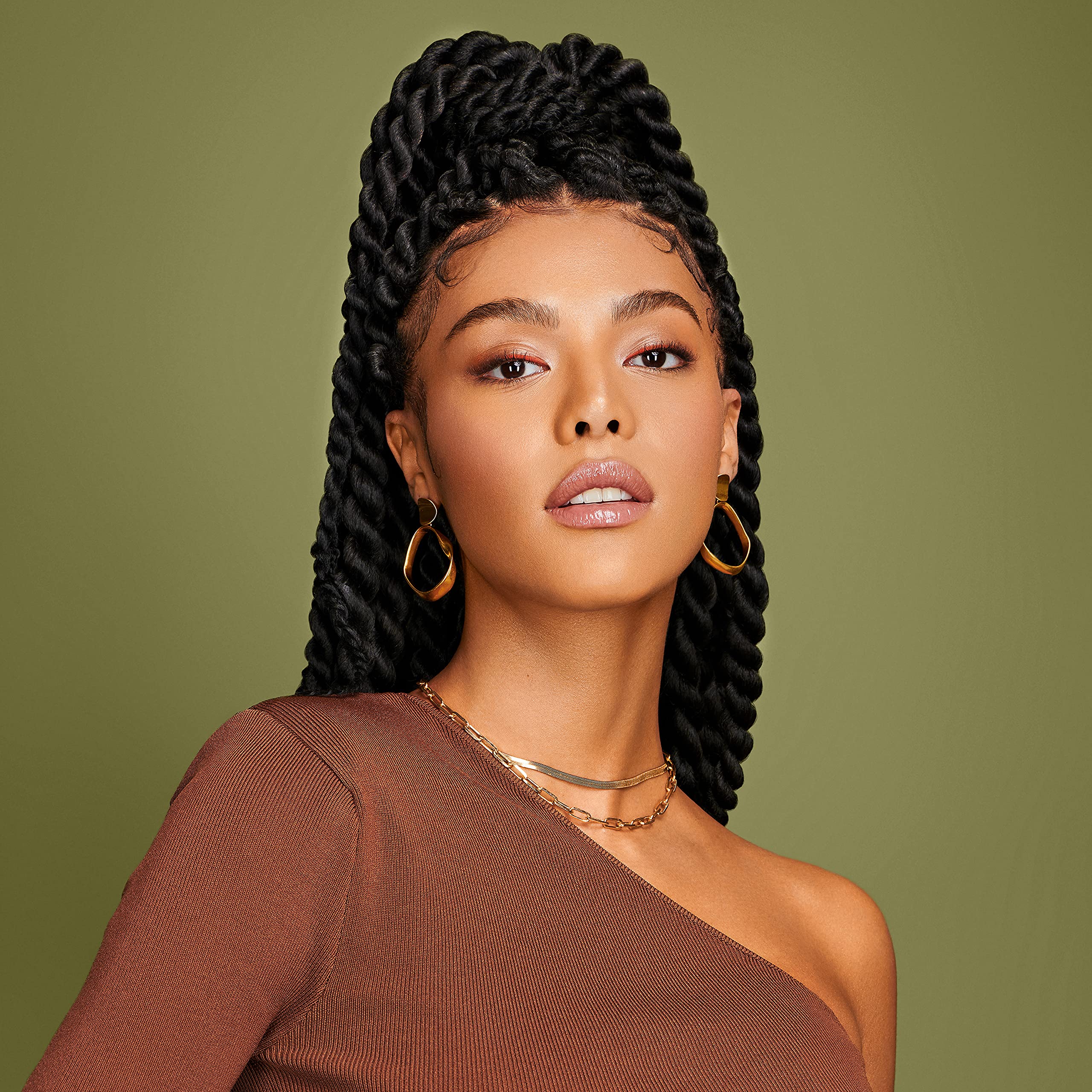 Aplicación en cabello húmedo con Olive Miracle favorece un peinado más suave y controlado