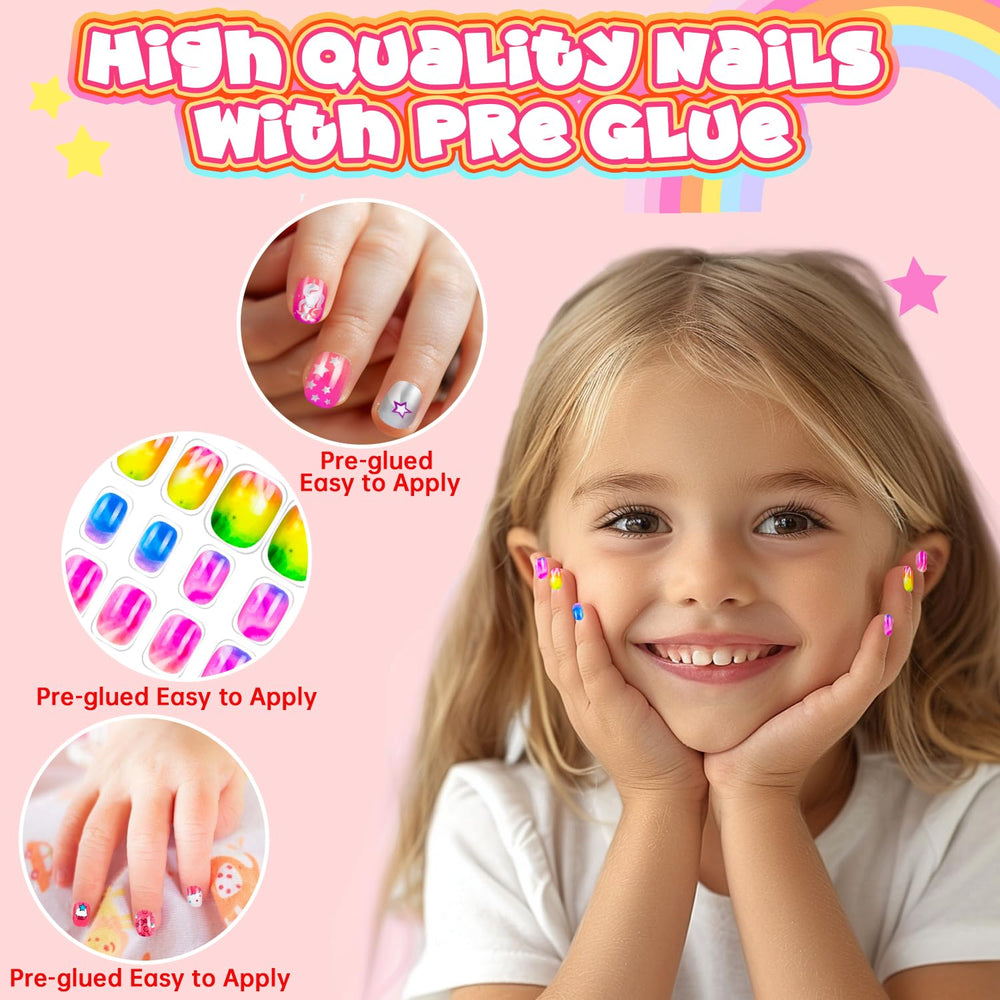 Patrones divertidos AGGKKY en uñas para niñas, ideal para conjuntos variados.