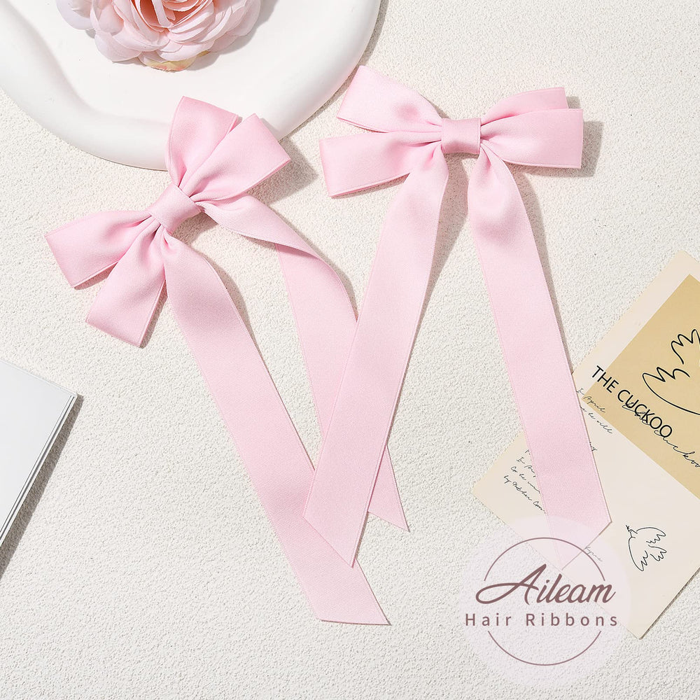 Detalle de la textura satinada de Aileam en rosa para estilo suave.