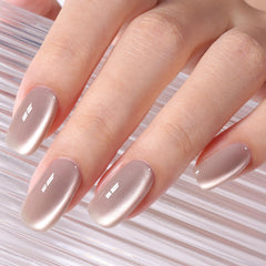 Esmalte gel Cat Eye AILLSA con cristal brillante y brillo intenso.
