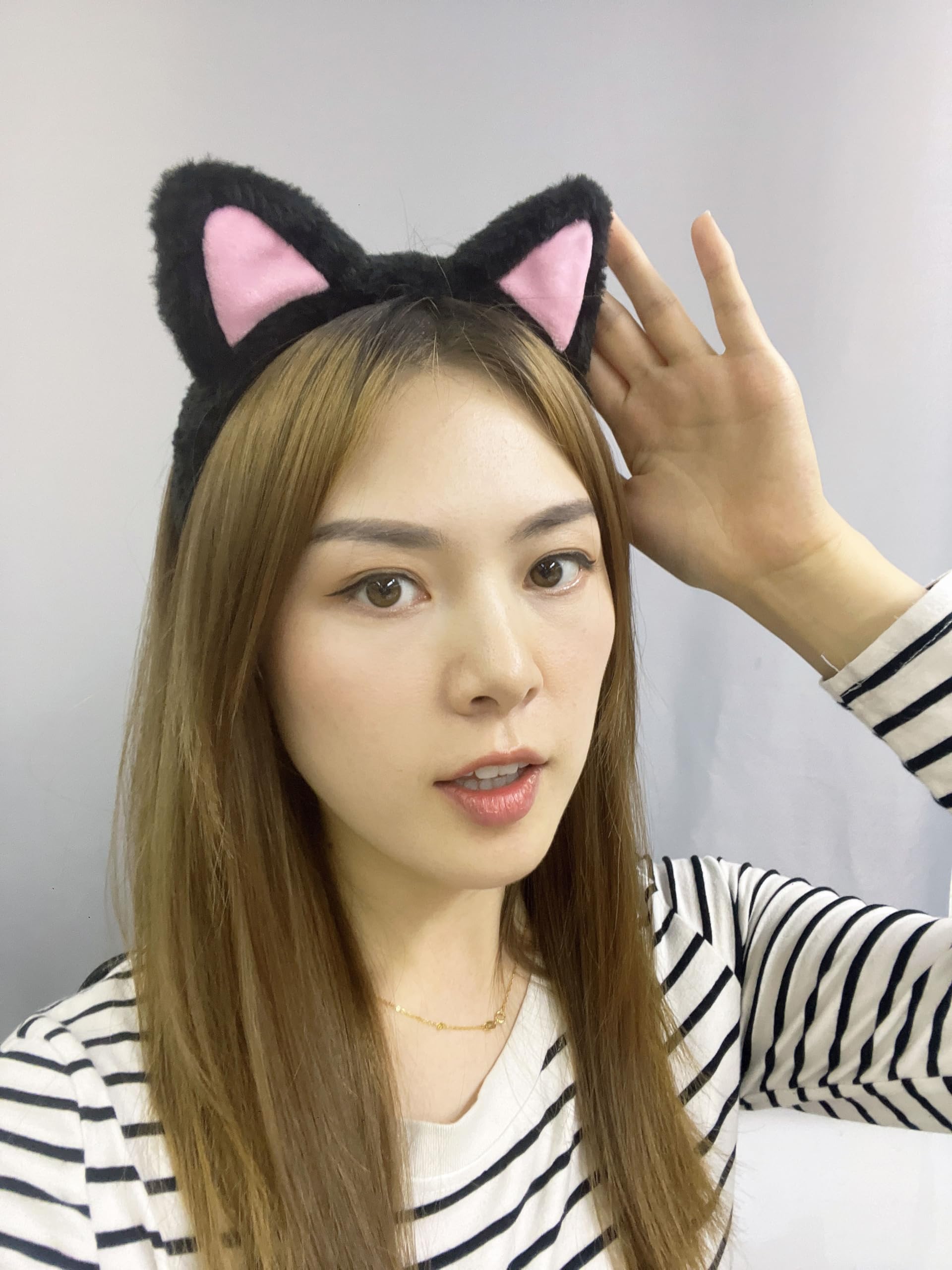 Orejas de gato ajdvart en peluche suave para maquillaje.