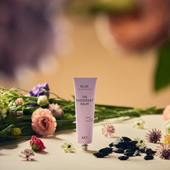 Textura cremosa de AKT Balm para una aplicación rápida y suave.