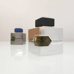 Al Haramain L'Aventure Knight, base de ambar gris y madera para un rastro duradero.