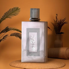 Al Wataniah Kayaan Classic empaque sofisticado, ideal para regalo.